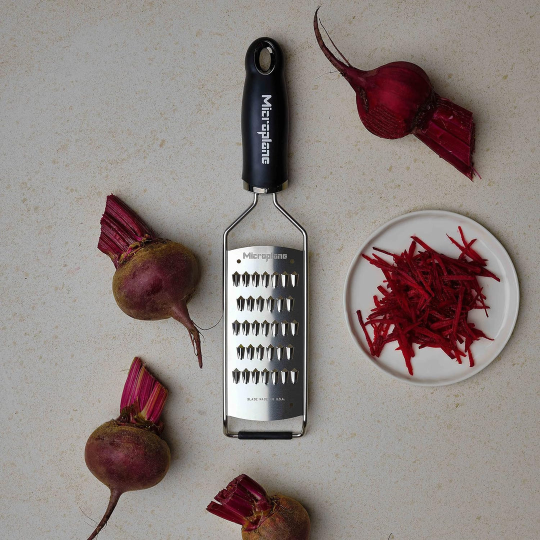 Microplane Feine Julienne Küchenreibe für Karotte, Zucchini, Kartoffel, Apfel, Rote Bete und Rettich