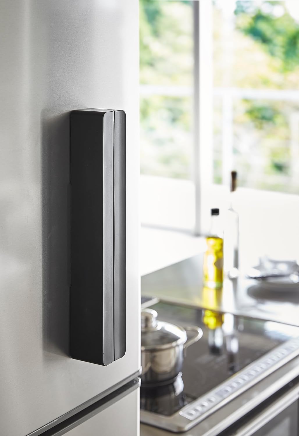 Yamazaki 3248 TOWER Magnetischer Folienhalter, schwarz, ABS Harz, Minimalistisches Design, 32,6 x 5,