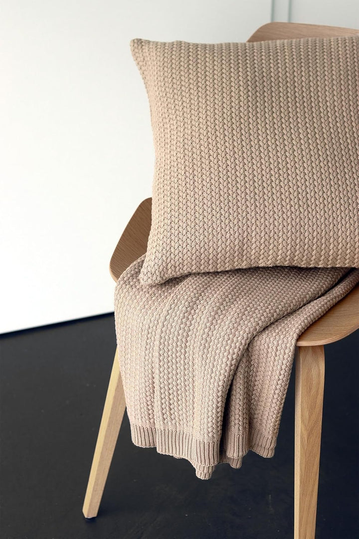 Wohndecke Jaron fein gestrickt, 150x200 cm, Antik Grau, 100% Baumwolle, Fischgrat-Optik, Antik Grau