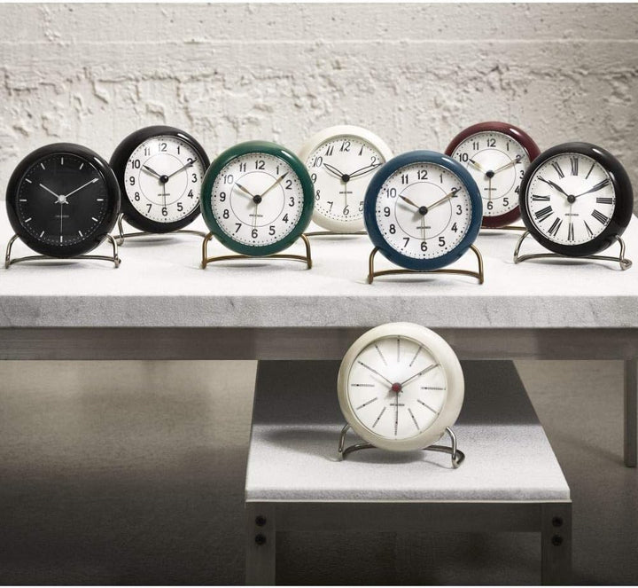 Rosendahl 43671 Arne Jacobsen Roman Tischuhr mit Alarm, Ø 11 cm, Schwarz/ Weiss