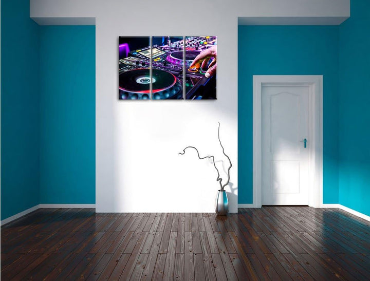 Pixxprint Modern beleuchteter DJ Pult als Leinwandbild | Grösse: 3 Teilig (120x80) | Wandbild| Kunst
