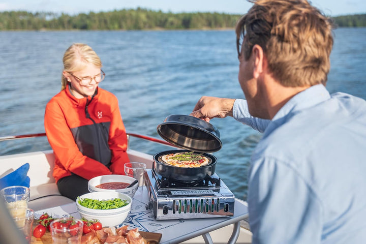 Omnia® Stovetop Pizza Oven – Tragbarer Pizzaofen für den Herd für Camping, Wohnmobil, Wohnwagen, Bal