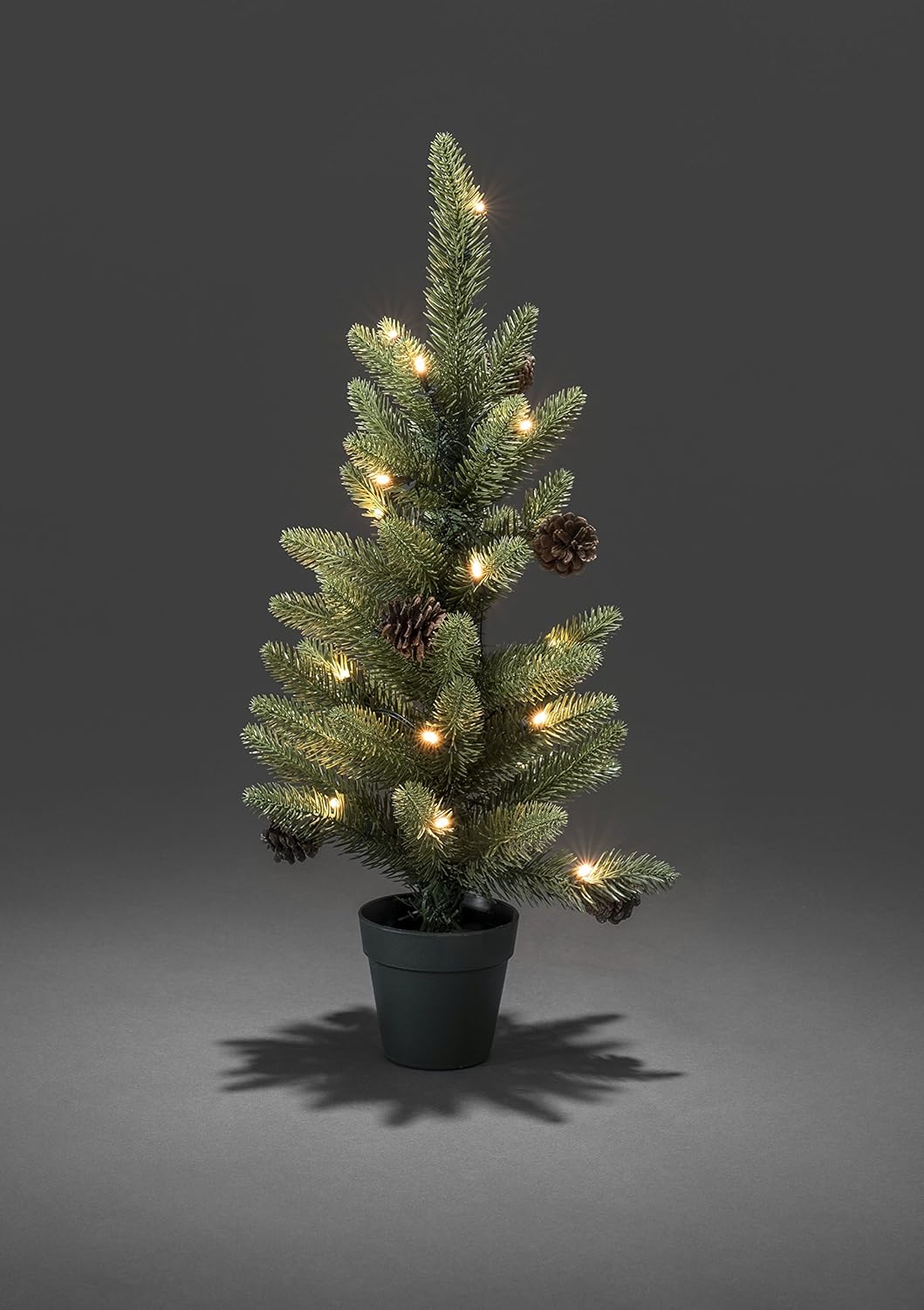 Konstsmide 3781-100 LED Weihnachtsbaum mit Tannenzapfen und Topf / für Aussen (IP44) / Batteriebetri