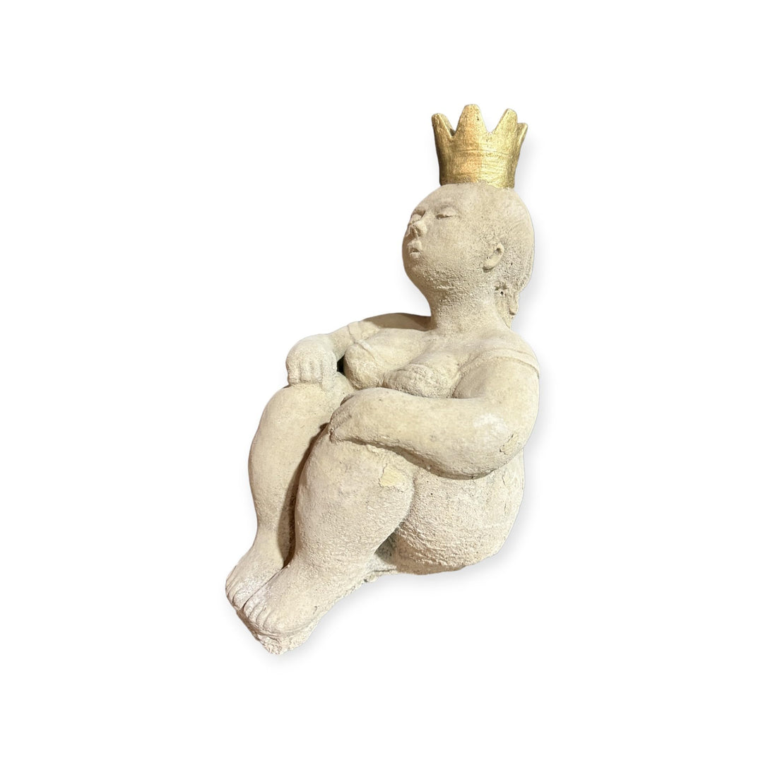 OriginalPaul Skulp &amp; Betondesign Sitzende Prinzessin mit grosser Goldener Krone als robuste Steinfig