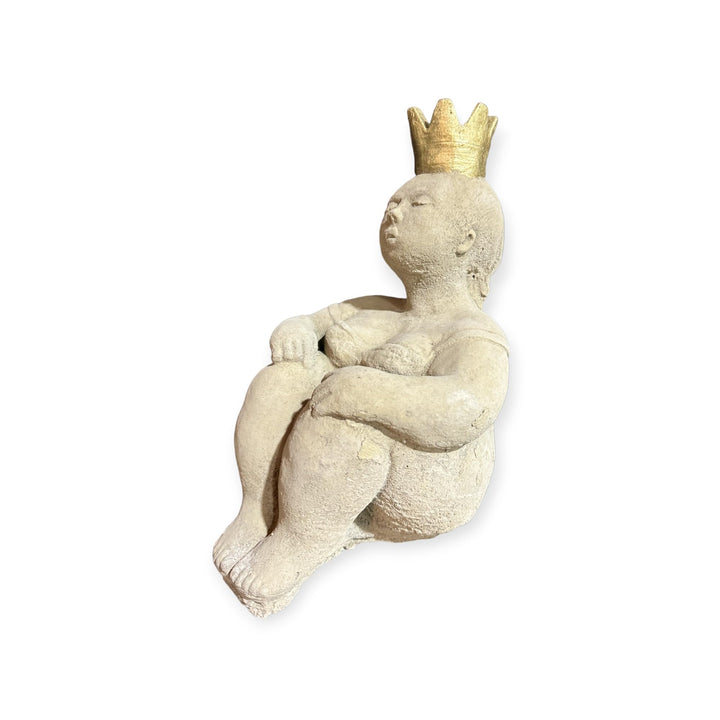 OriginalPaul Skulp &amp; Betondesign Sitzende Prinzessin mit grosser Goldener Krone als robuste Steinfig