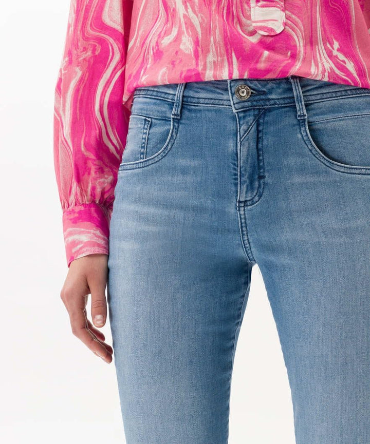 Brax Damen Jeans Style Shakira S Free to Move: Five-Pocket-röhrenjeans 26W / 32L Used Summer Blue, 2
