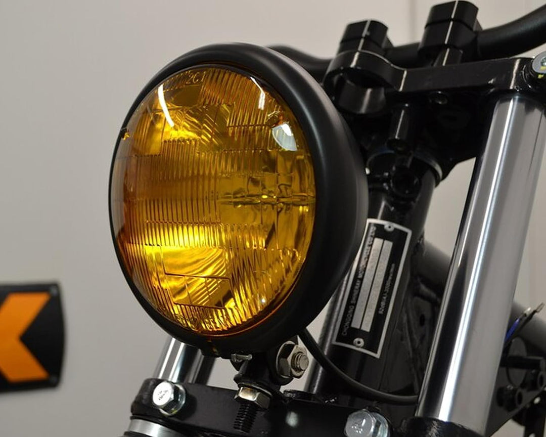 Schwarze Frontscheinwerfer Motorrad mit Gelben Linsen 5.75" 12V 55W Bates Optik - Metallgehäuse