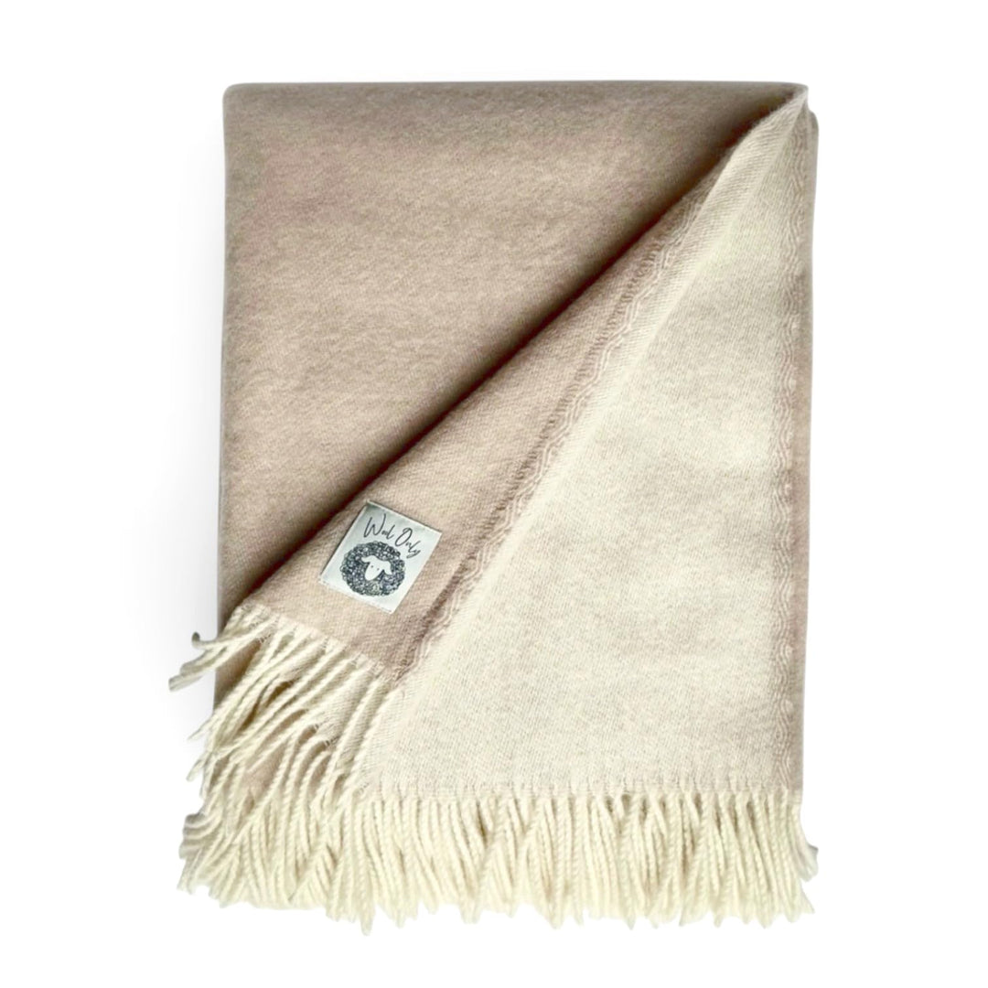 JOWOLLINA & WoolOnly Plaid mit Fransen aus 100% feiner Merinowolle (130x180 cm, Chai Latte) 130x180