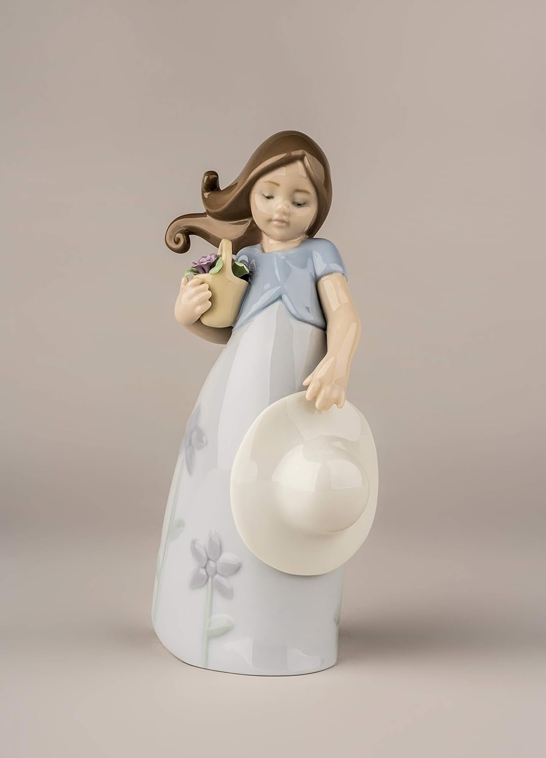 LLADRÓ Mädchen-Figur Kleines Veilchen. Mädchen. Porzellan.