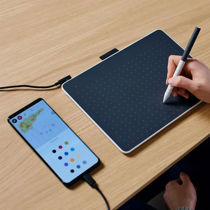Wacom One M Stifttablett inkl. batterielosem EMR-Stift, Bluetooth-Verbindung, für Windows, Mac, Chro