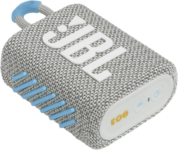 JBL GO 3 Eco – Kleine Bluetooth Box aus recyceltem Material in Weiss – Wasserfester, tragbarer Lauts