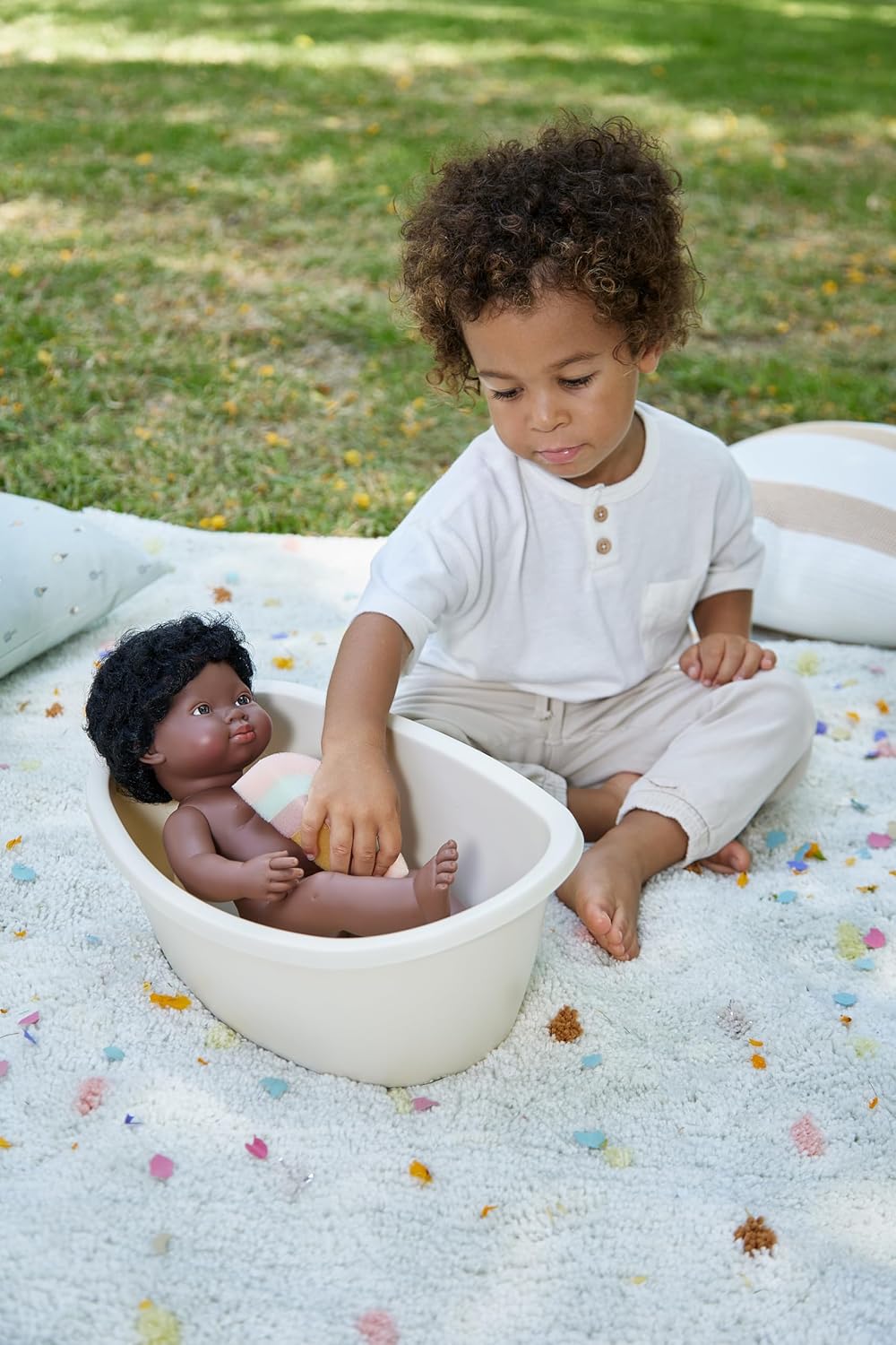 Miniland Dolls Badewanne mit Regenbogen-Schwamm, 31100, Beige