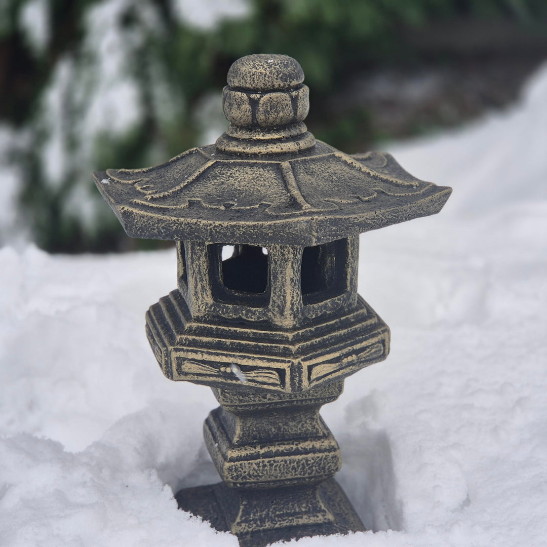 FABRIQ Japanische Gartenlaterne Yukimi-Doro 42 cm – Wetterfeste Steinlampe für Aussenbereich – Japan