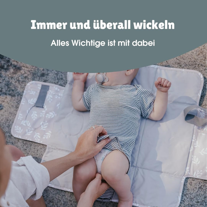emma & noah Wickelunterlage für Unterwegs, 82x52 cm (gefaltet 25x18 cm), Abwaschbar, Wickeltasche mi