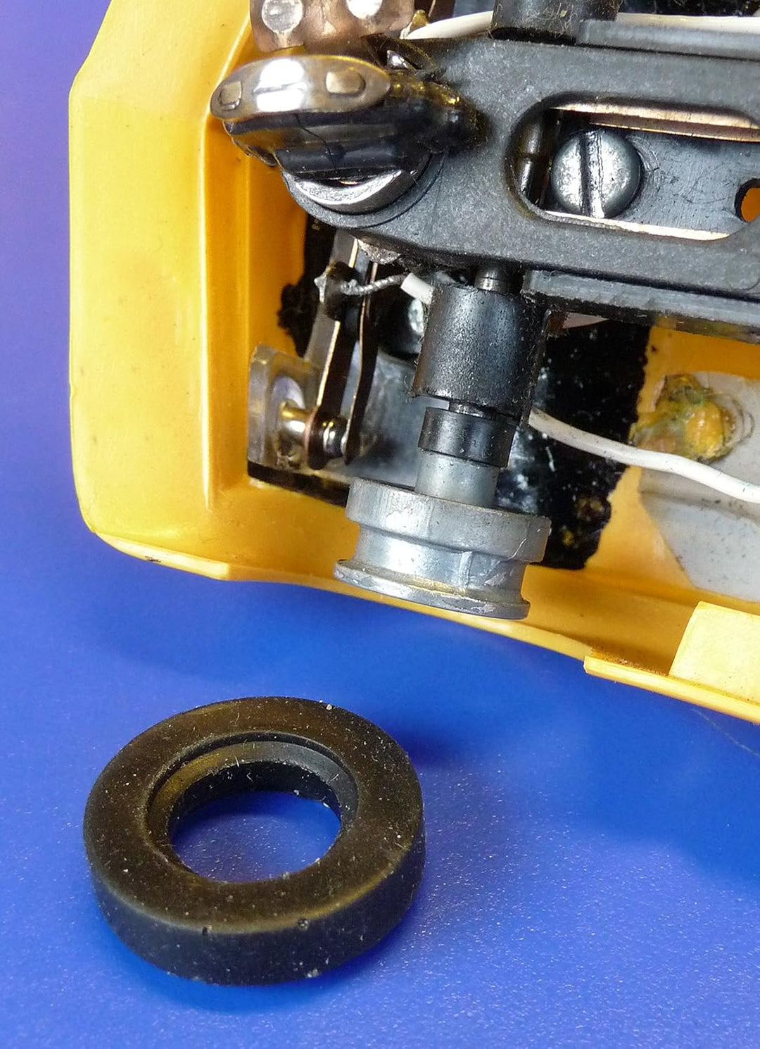 Generisch Slotcar 8-STÜCK Reifen VORNE + HINTEN für Carrera UNIVERSAL oder SERVO 132 "Made in German