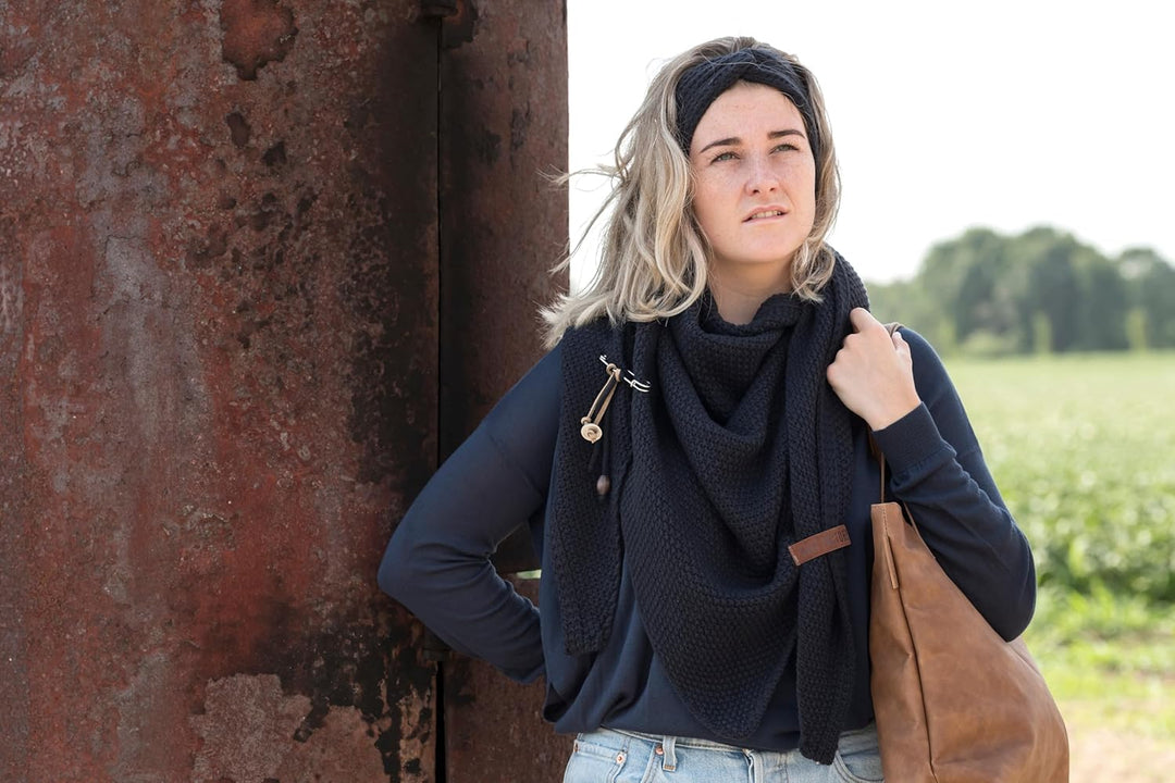 KNIT FACTORY - Dreiecksschal Coco - Damen Strickschal mit Wolle - Umschlagtuch für den Herbst und Wi