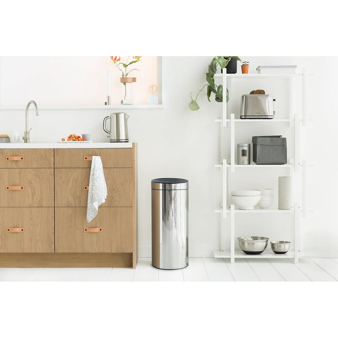 Brabantia 115325 Touch Bin New mit herausnehmbaren Kunststoffeinsatz, Brilliant Steel, 30 l Brillian