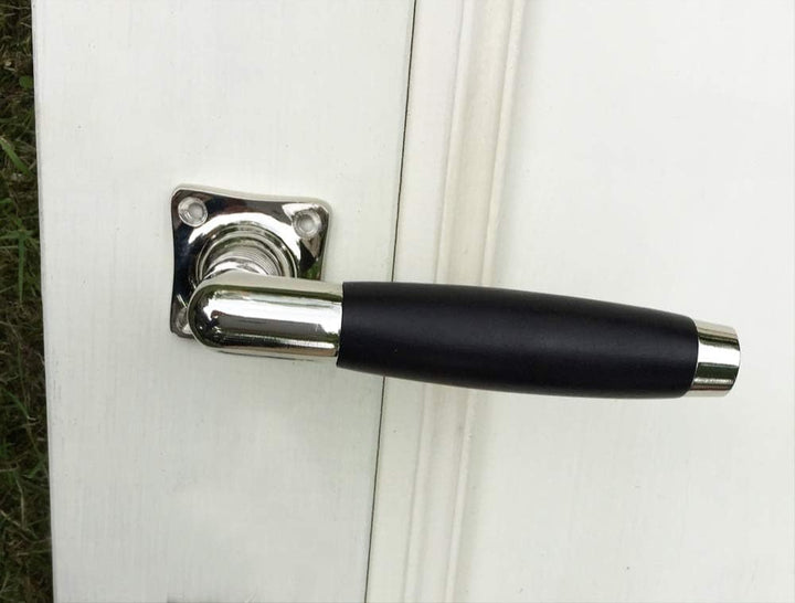 Antikas - Hochwertige Rosetten Garnitur, Türklinken mit Ebenholz Griffen - antike Türen