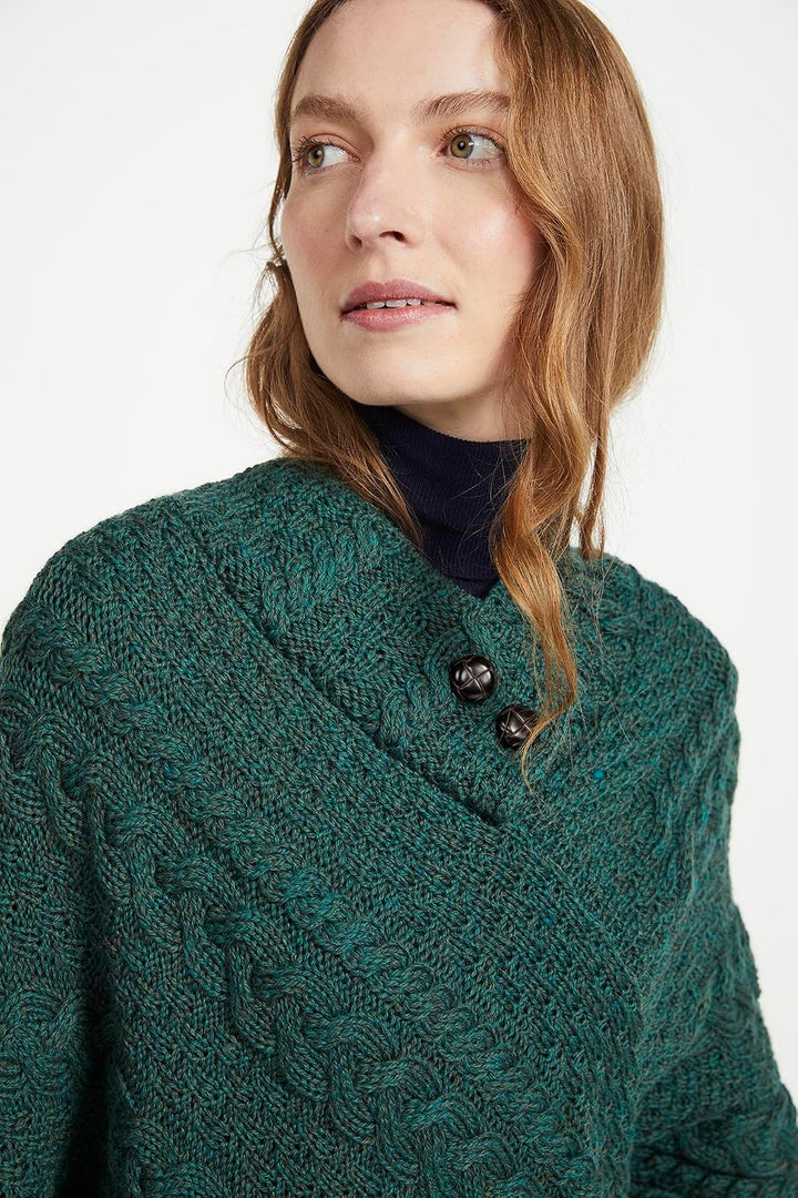 Irischer Aran Poncho Strickponcho Umhang Wollponcho aus 100% Merinowolle für Damen Einheitsgrösse Co