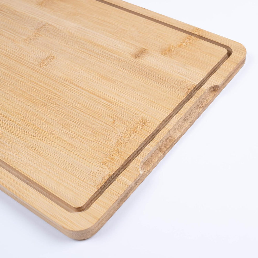 BOXIO - Cutting Board: Premium Schneidebrett aus Bambus, 40 x 30 cm gross passt perfekt als Holzdeck