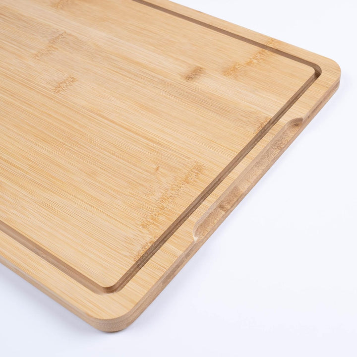 BOXIO - Cutting Board: Premium Schneidebrett aus Bambus, 40 x 30 cm gross passt perfekt als Holzdeck