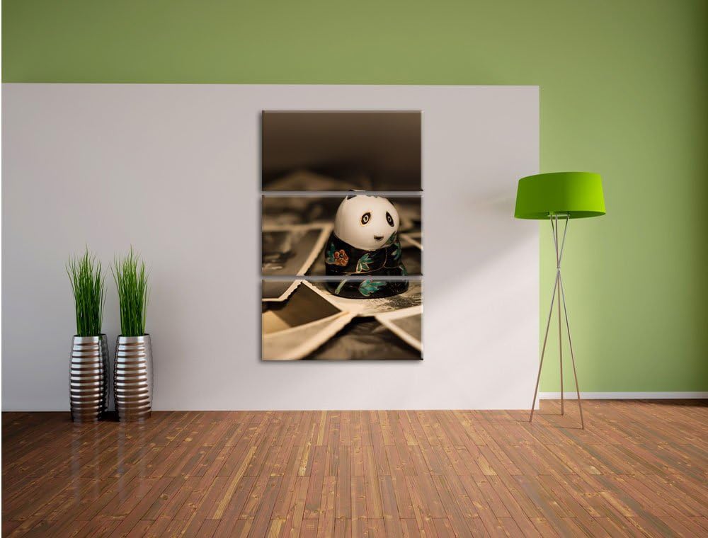 Pixxprint Panda Figur zwischen Fotografien als Leinwandbild/Grösse: 3 Teilig (120x80) cm/Wandbild/Ku