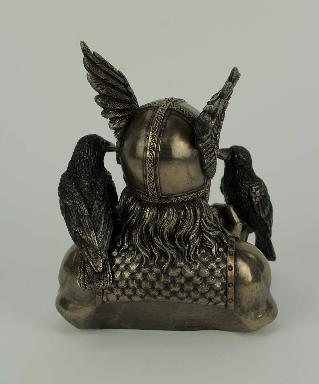 Veronese Design Nordischer Gott Odin in geflügeltem Helm mit Raben Statue