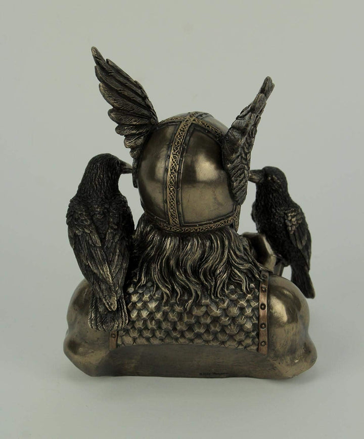 Veronese Design Nordischer Gott Odin in geflügeltem Helm mit Raben Statue