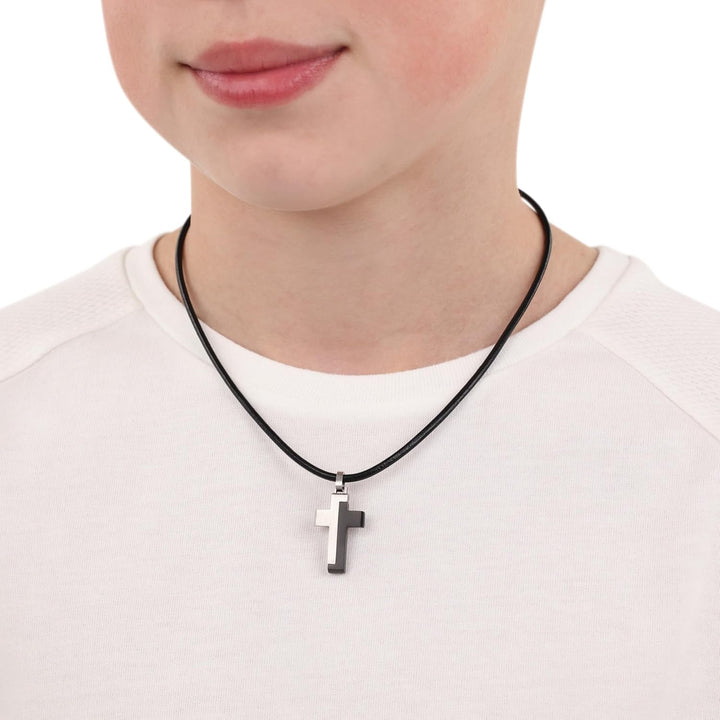 s.Oliver Kette mit Anhänger Edelstahl Leder Jungen Kinder Halsschmuck, 40+3 cm, Schwarz, Kreuz, Komm