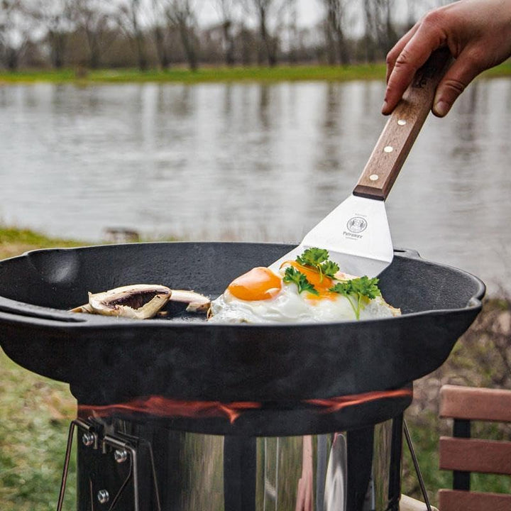 Petromax Feuerpfanne mit Henkeln - Pfanne aus Gusseisen für alle Herdarten, Gasflamme, Backofen oder