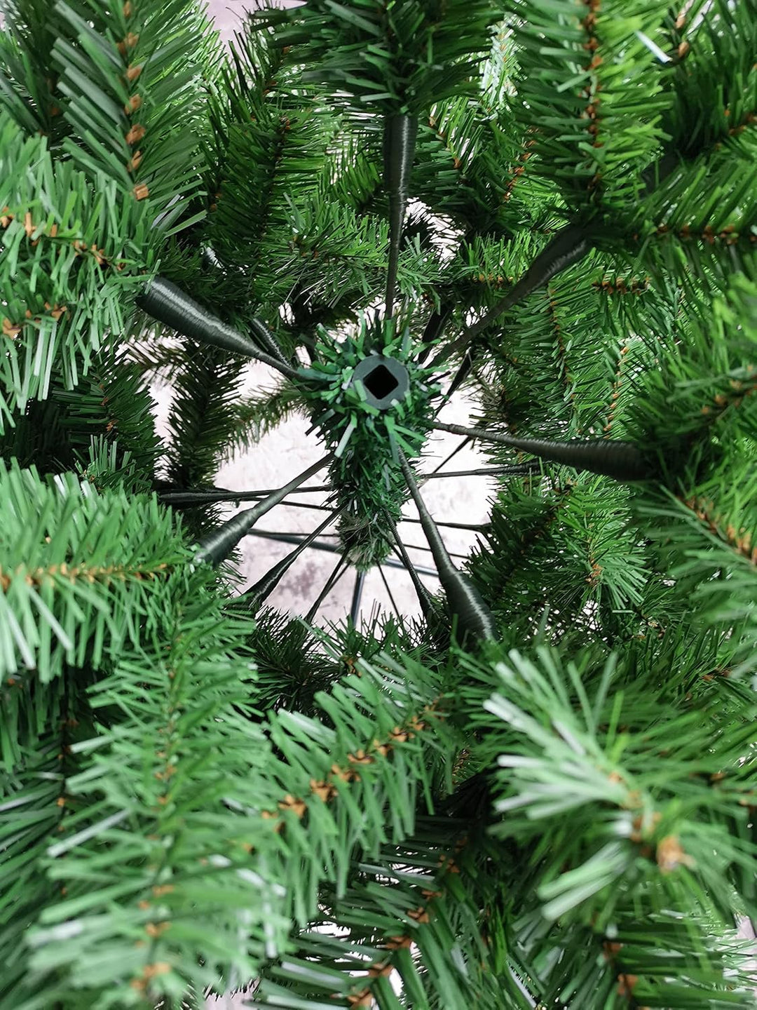 SOLAGUA NAVIDAD Künstlicher Weihnachtsbaum mit extra gefüllten Lamettablättern, 150–300cm Tanne mit