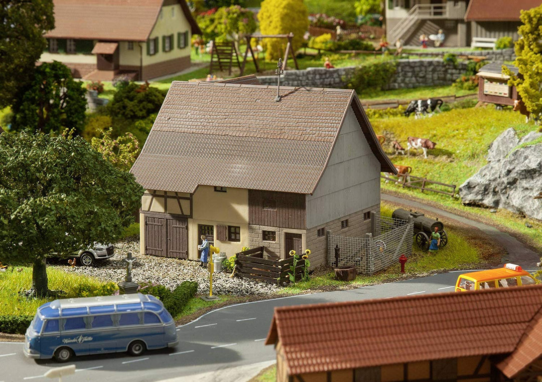 Faller FA 130557 Scheune mit Hocheinfahrt