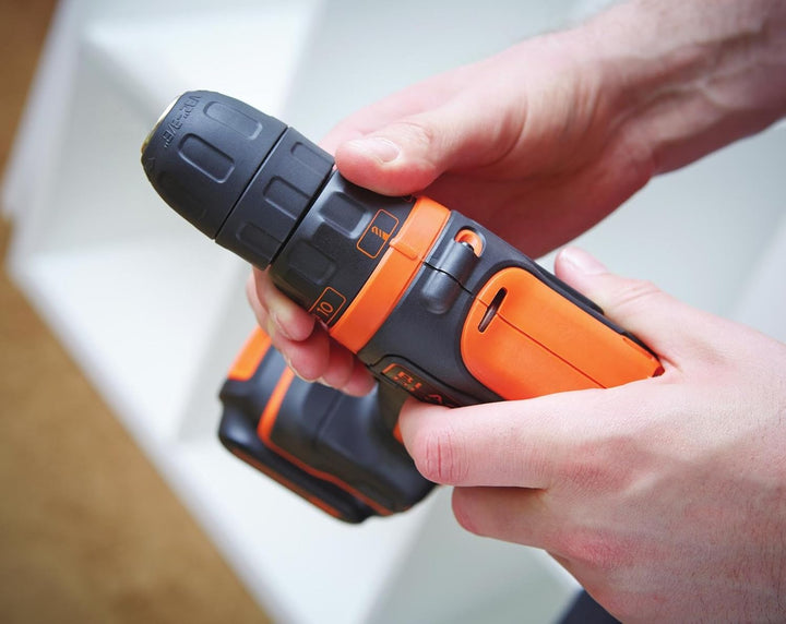 Black + Decker Bohrmaschine Compact mit 2 Akkus 10,8 V, orange, BDCDD12K1-Qw, 10.8V Bohrmaschine 10,
