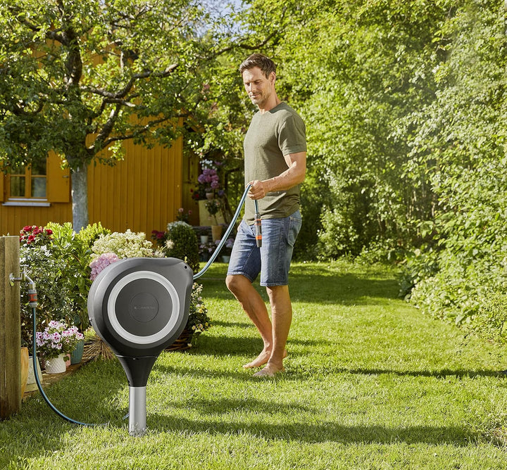 Gardena Garten-Schlauchbox RollUp M (weiss) 20 m: Schwenkbare Schlauchbox, integrierte Schlauchführu