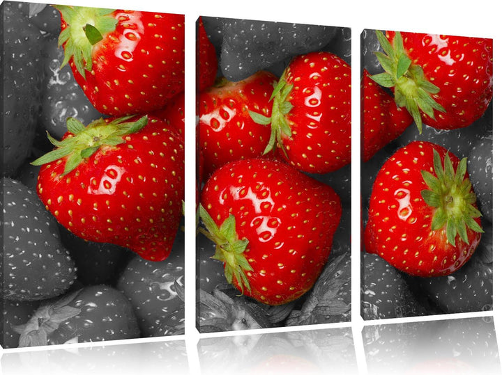 Pixxprint Leckere Knallrote Erdbeere / 3-Teilig/Gesamtmass 120cm Leinwandbild bespannt auf Holzrahme