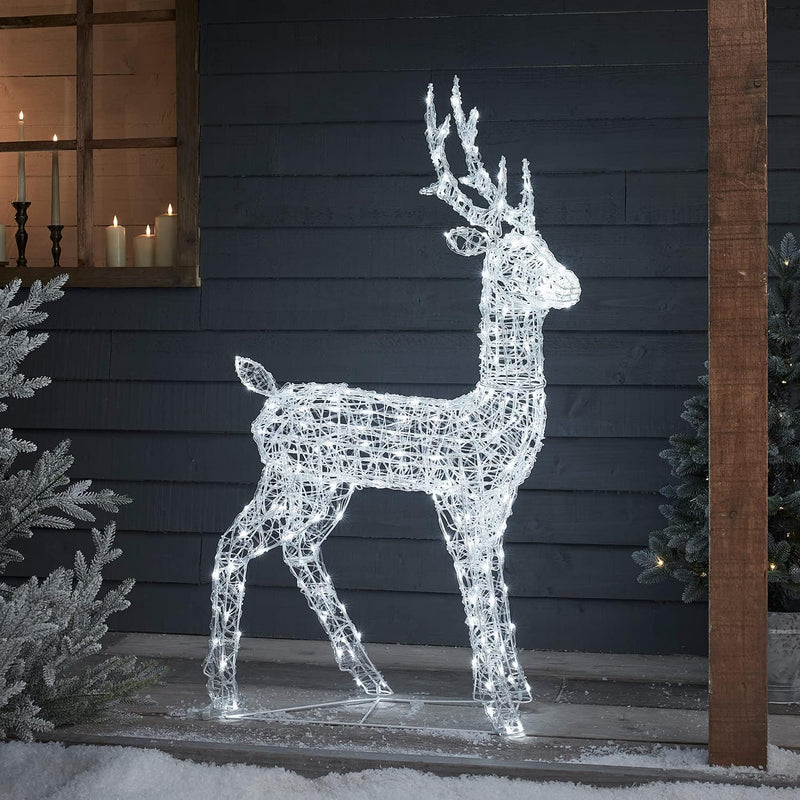 Lights4fun 120cm Swinsty LED Rentier Figur Acryl Weihnachtsfigur Rentier weiss Timer Weihnachtsbeleu