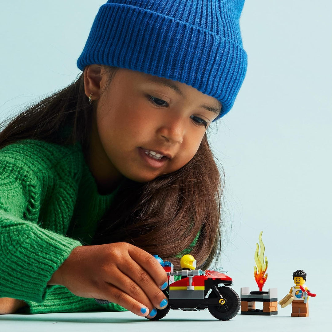 LEGO City Feuerwehrmotorrad, Feuerwehr-Spielzeug für Kinder ab 4 Jahren mit Motorrad und 2 Minifigur