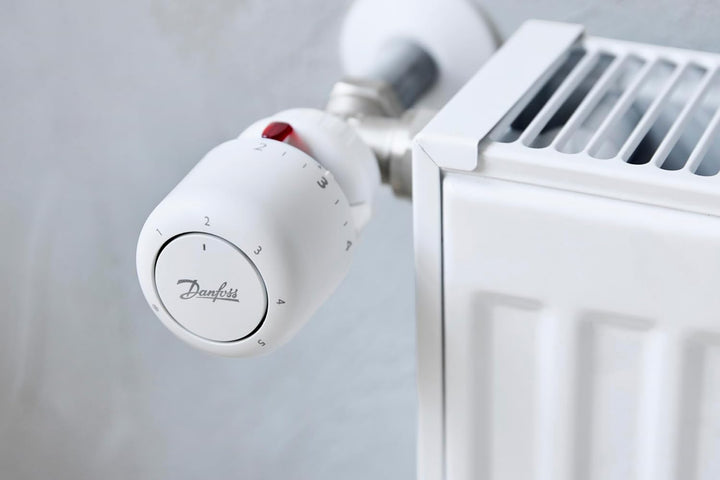 Danfoss Aero RAV click, Thermostatkopf mit eingebautem Sensor, 34 mm Halsdurchmesser NEU 015G4560, N