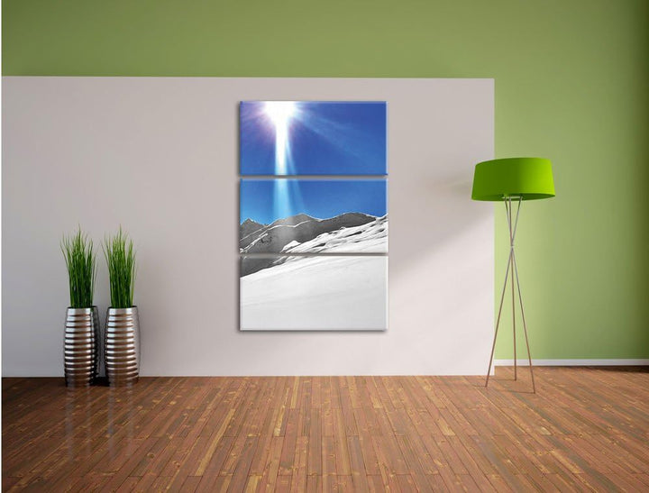 Pixxprint Weite weisse Berglandschaft im Winter schwarz/weiss 3-Teiler Leinwandbild 120x80 Bild auf