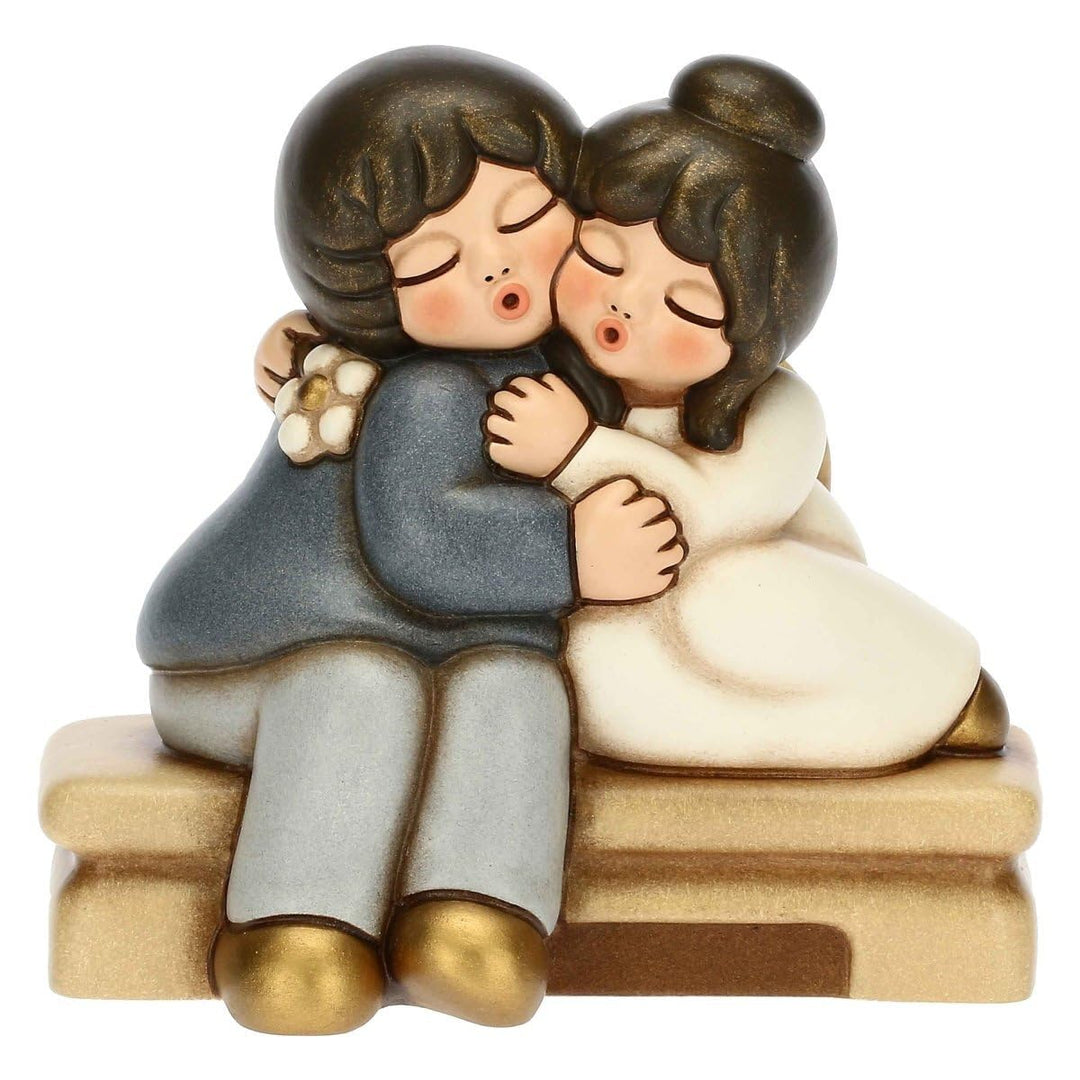 THUN, Gastgeschenk für Hochzeit mit Paar Bräutigam in Einer Umarmung, Keramik, handverziert, grosse
