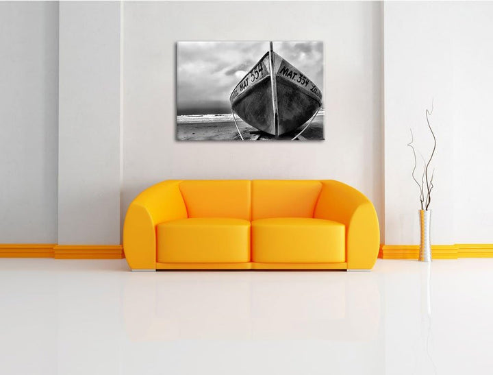 Pixxprint Monocrome, kleines Segelboot am Strand, Format: 100x70 auf Leinwand, 100x70