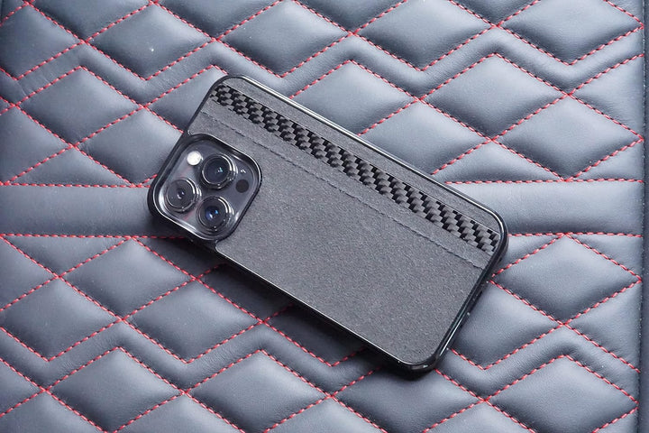 FLG | Alcantara Hülle für iPhone 12 & 12 Pro Case mit Carbon Fiber Handyhülle Schwarz – kompatibel m