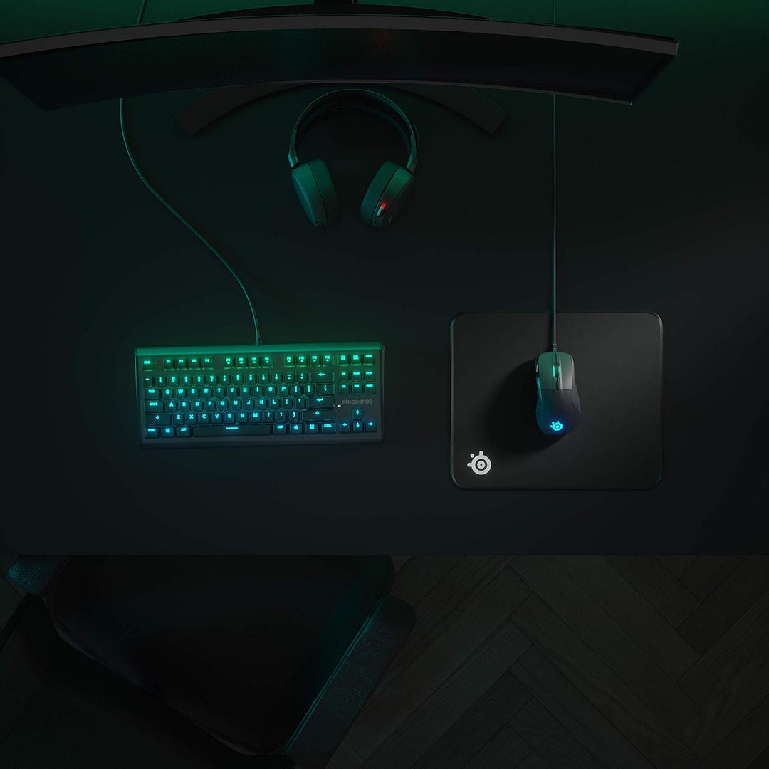 SteelSeries QcK Gaming-Mauspad, mittelgross, genähter Rand, extra langlebig, optimiert für Gaming-Se