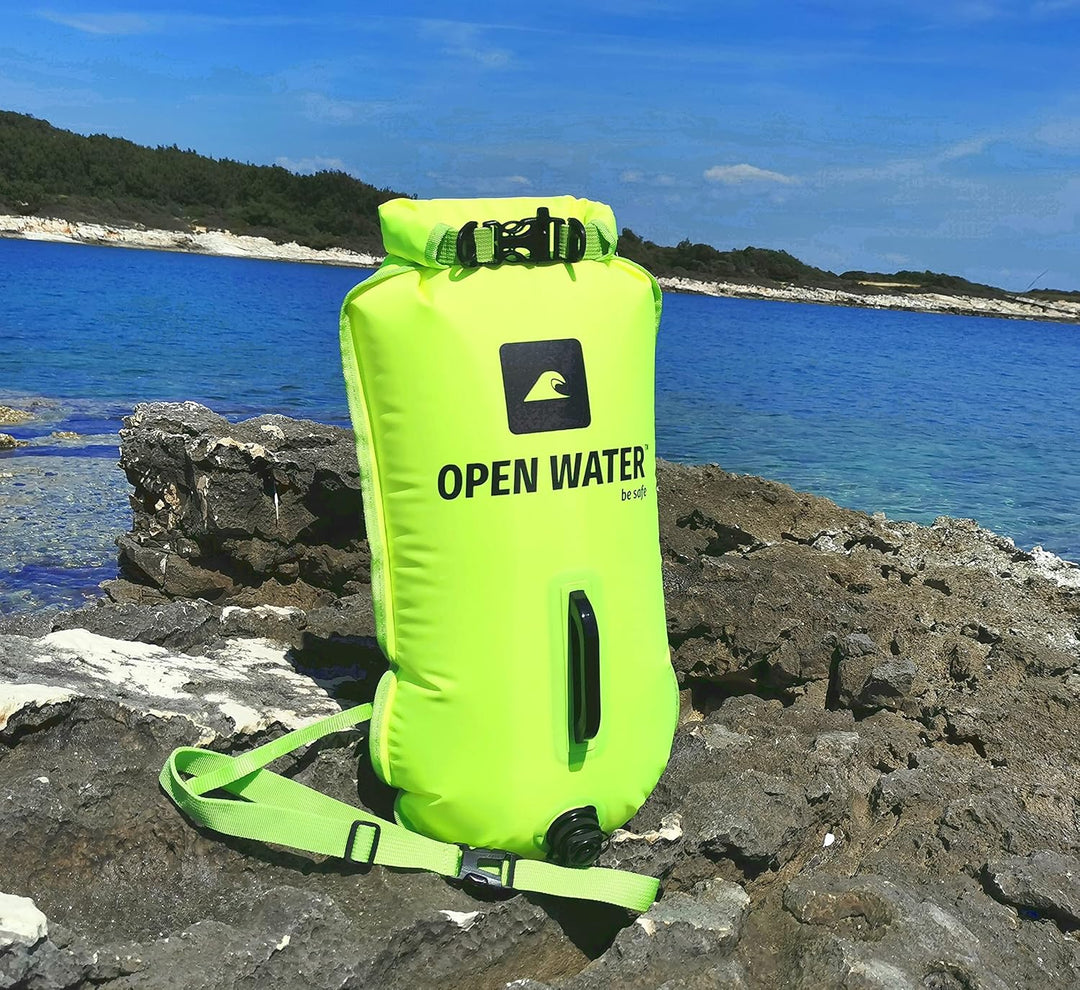OPENWATER aufblasbare Schwimmboje XL — grosse Sicherungsboje mit Tasche für Dinge 28L Neongrün