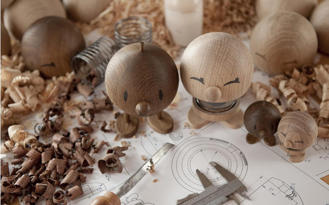 Hoptimist - Skandinavisches Design - Small Bumble aus Holz - Höhe 10 cm, Durchm. 7,5 cm - Raw Oak M