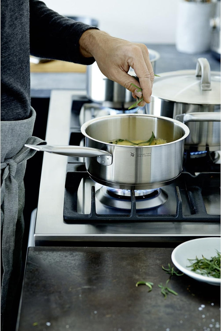 WMF Gourmet Plus Stielkasserolle 20cm, Metalldeckel mit Dampföffnung, Kochtopf klein 2,5l, Induktion