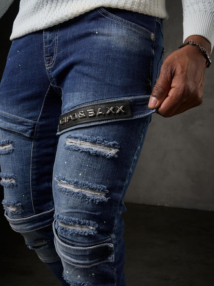 Cipo &amp; Baxx Herren Jeanhose | Destroyed &amp; Frayed Denim mit Nieten, Kunstleder, Ziernähte &amp; Graffiti