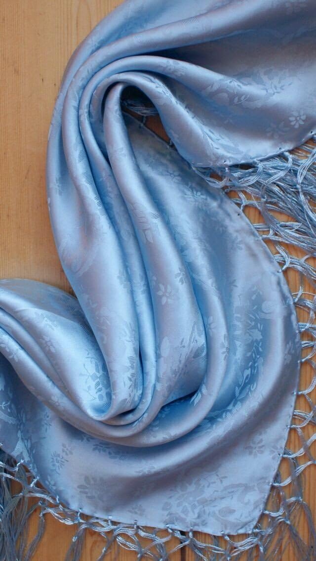 Seidentuch Dirndl-Trachtentuch Tuch hellblau 75x75cm Dirndltuch Seide Fransentuch Tracht Trachtensei