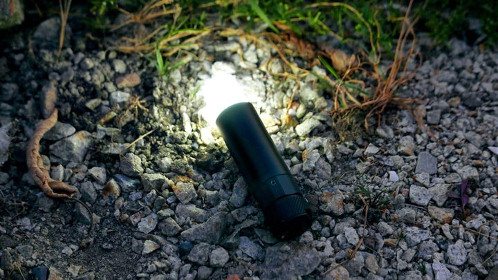 Nitecore LA10 - Campinglaterne, 3 Leuchtsufen, Magnetboden, AA-Batterie