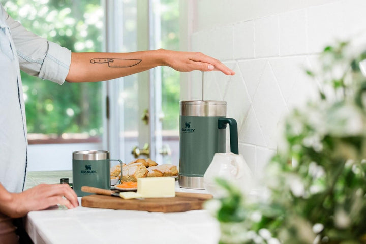 Stanley Classic Stay-Hot French Press Kaffeebereiter, 5 Minuten Brühen, 4 Stunden heiss, Netzfilter